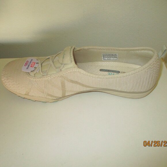 Skechers Relaxed Fit Memory Foam Womens Natural Textile Fashion Sneaker NWT- 11M - Picture 6 of 9
